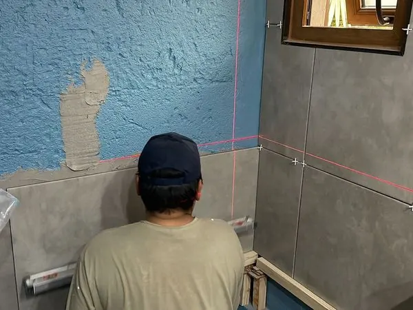 Preparación de muro de baño